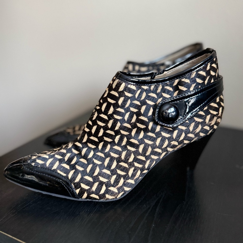 Franco Sarto Geometric Ankle Booties Black Cream Heeled Shoes 8.5